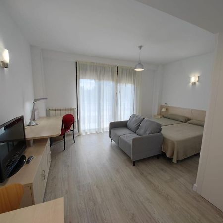 Residencia Universitaria Resa Giner De Los Rios Alcalá de Henares Esterno foto