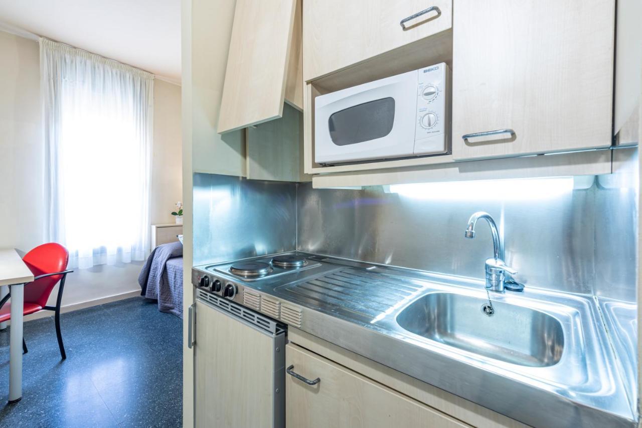 Residencia Universitaria Resa Giner De Los Rios Alcalá de Henares Esterno foto