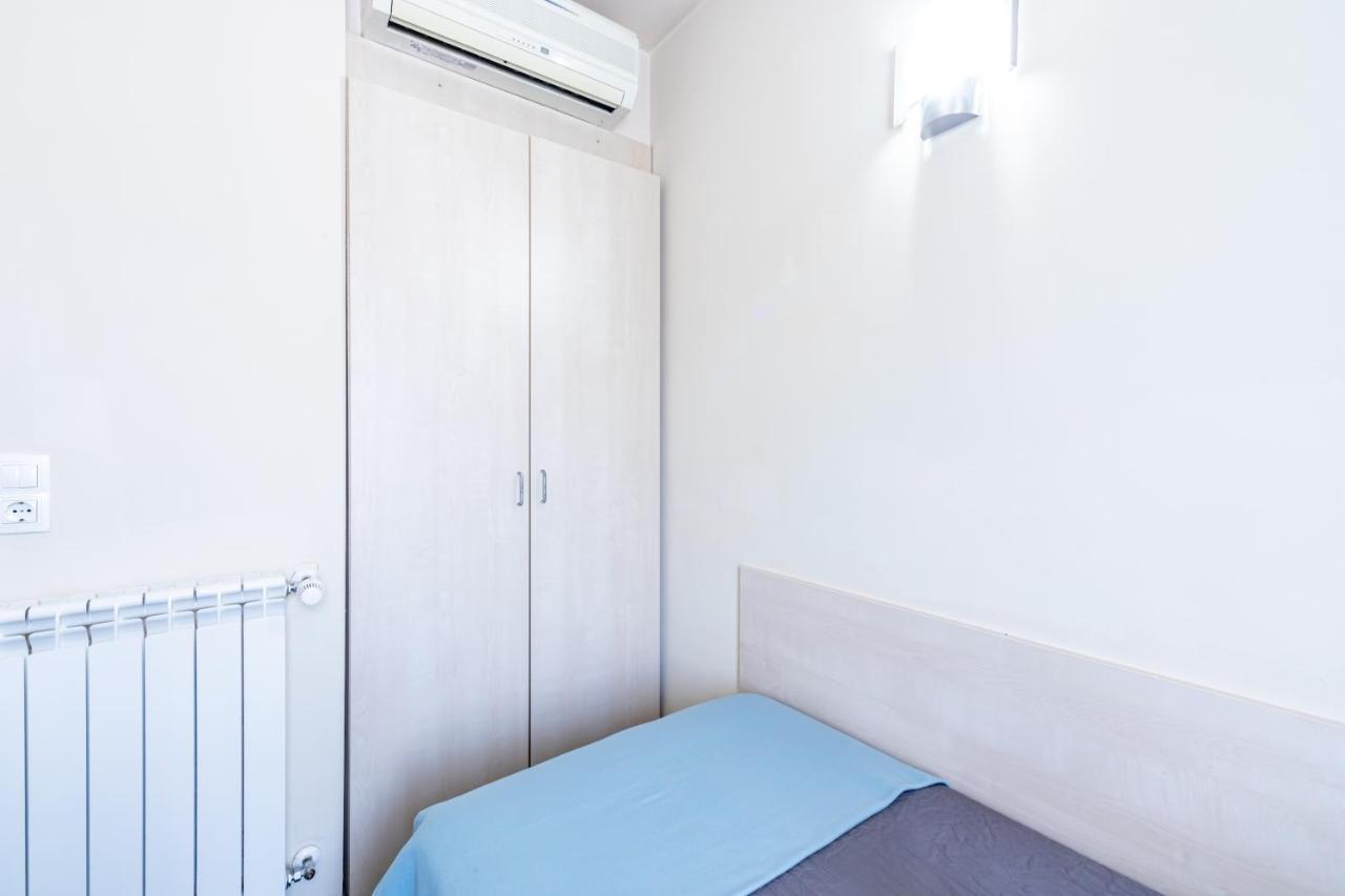 Residencia Universitaria Resa Giner De Los Rios Alcalá de Henares Esterno foto