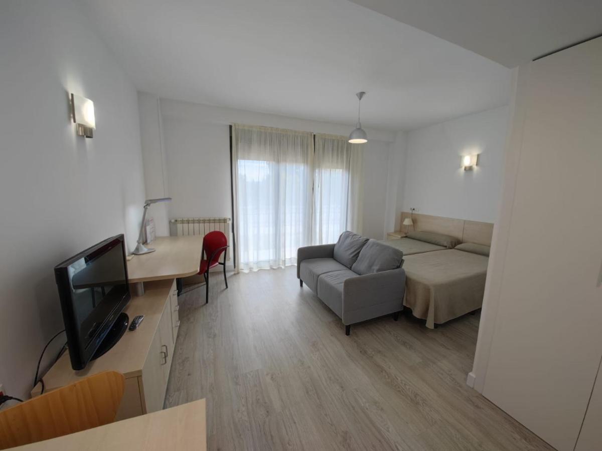 Residencia Universitaria Resa Giner De Los Rios Alcalá de Henares Esterno foto