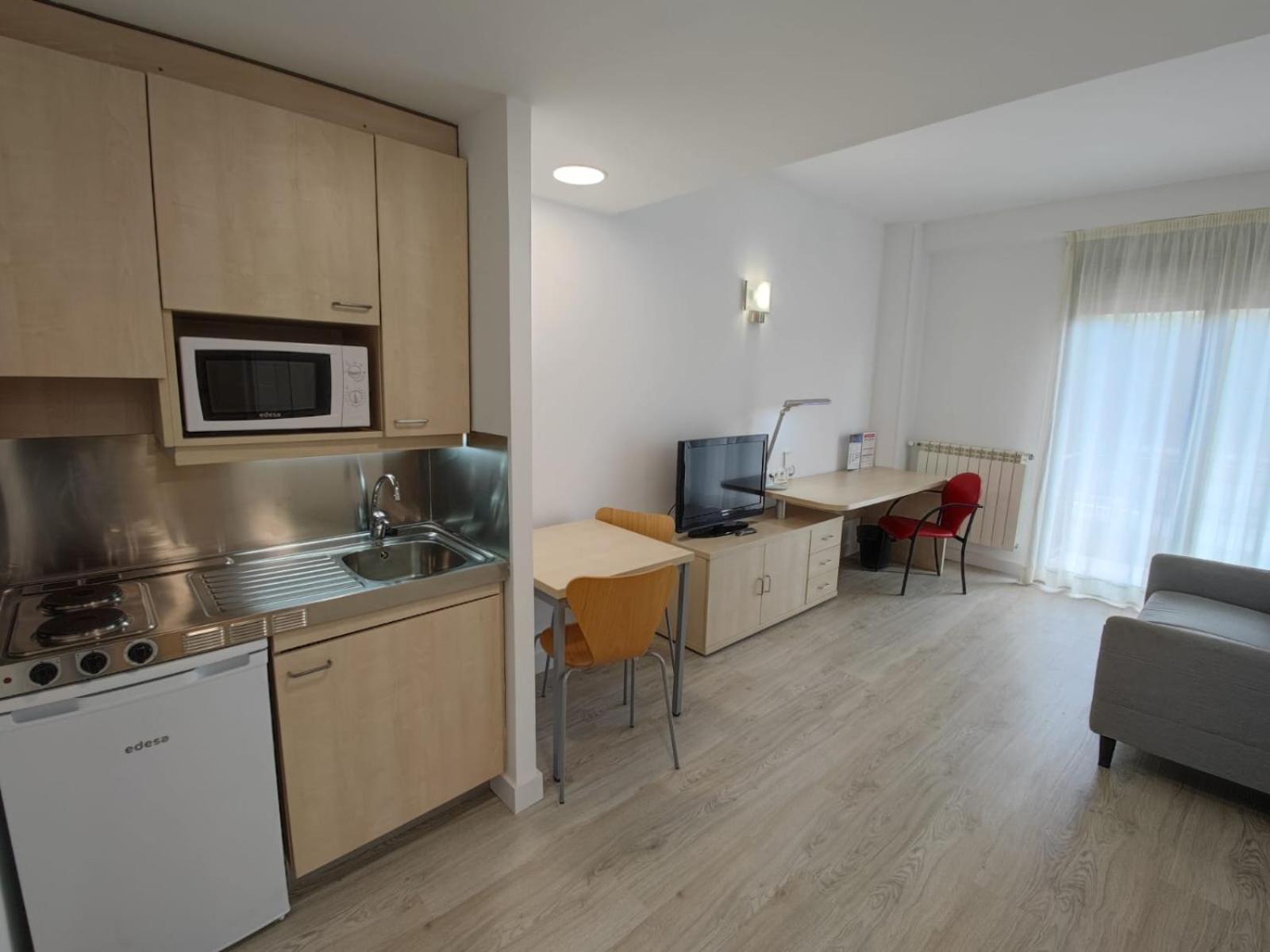 Residencia Universitaria Resa Giner De Los Rios Alcalá de Henares Esterno foto