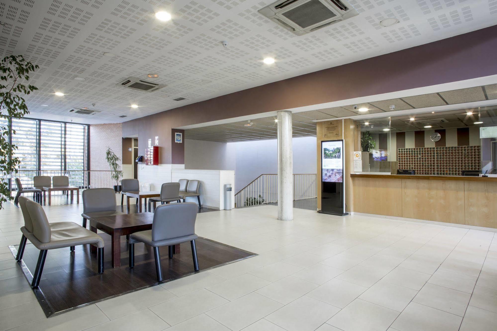 Residencia Universitaria Resa Giner De Los Rios Alcalá de Henares Esterno foto