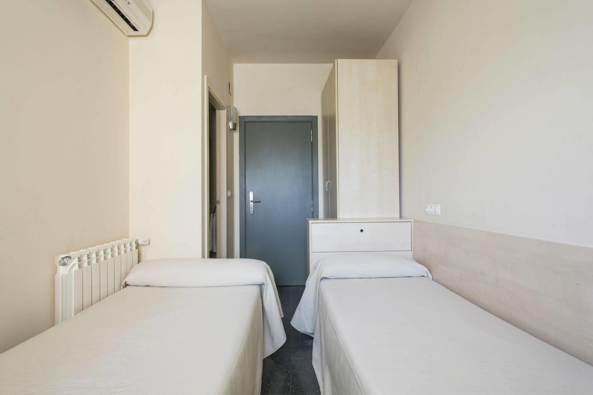 Residencia Universitaria Resa Giner De Los Rios Alcalá de Henares Esterno foto