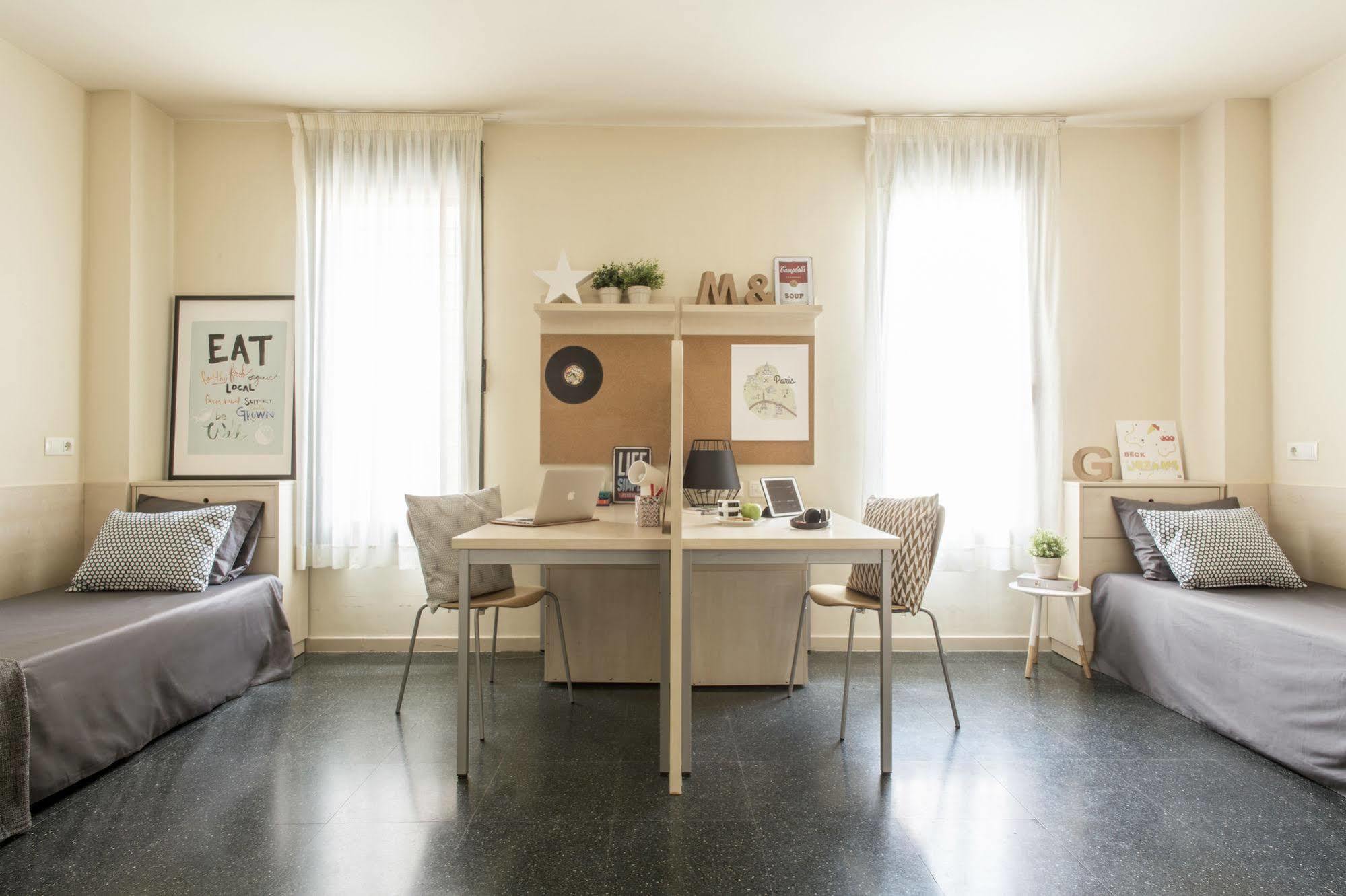 Residencia Universitaria Resa Giner De Los Rios Alcalá de Henares Esterno foto