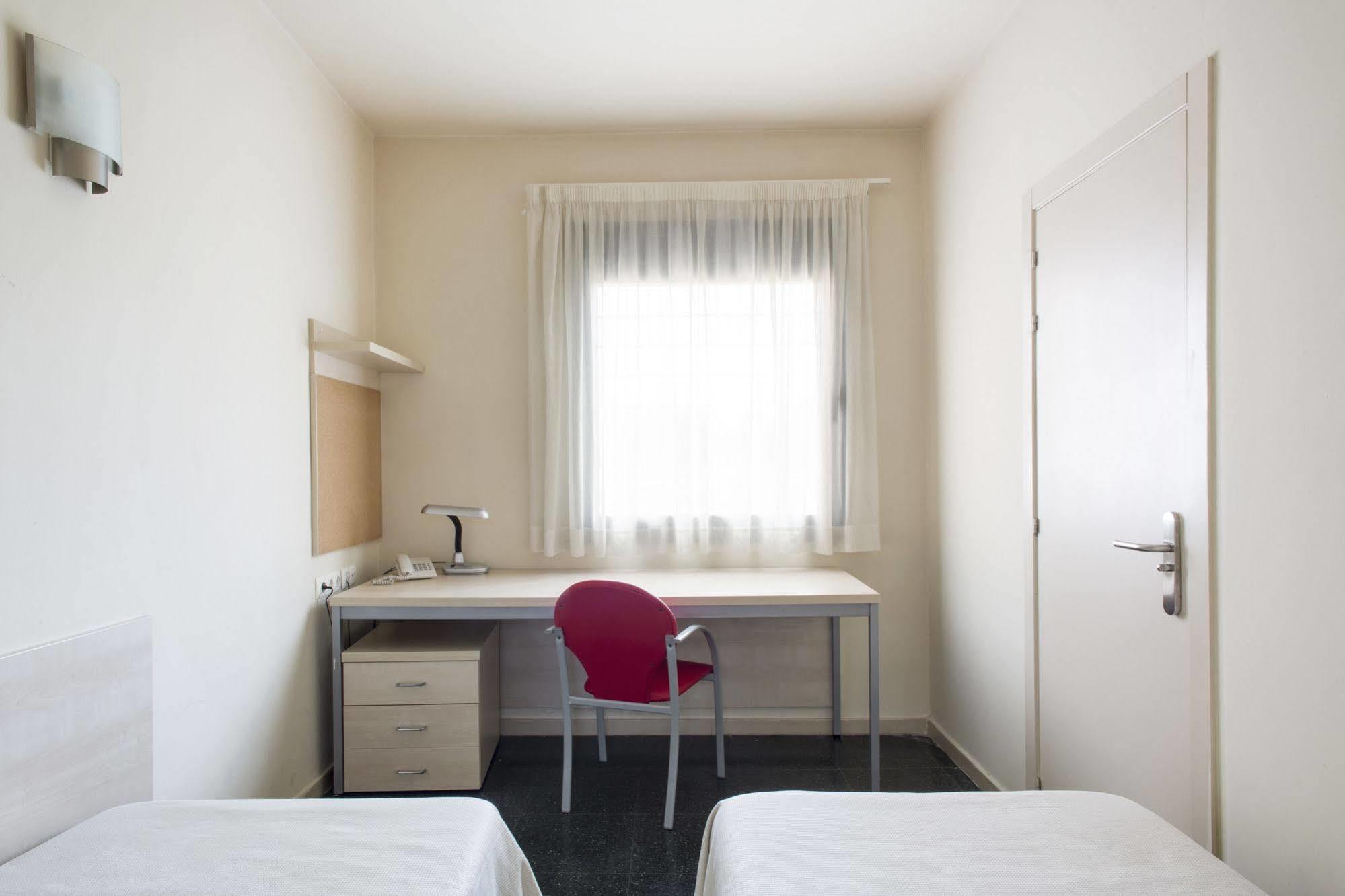Residencia Universitaria Resa Giner De Los Rios Alcalá de Henares Esterno foto