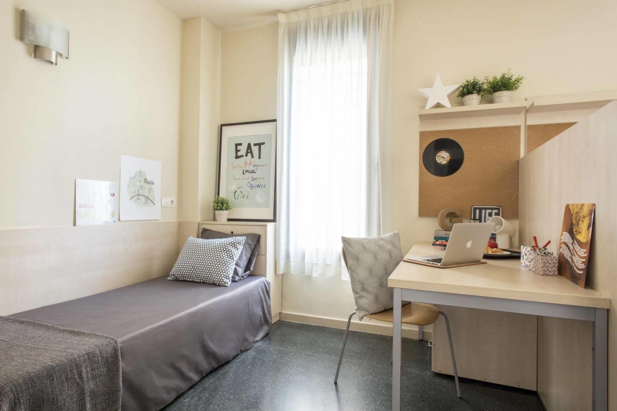 Residencia Universitaria Resa Giner De Los Rios Alcalá de Henares Esterno foto
