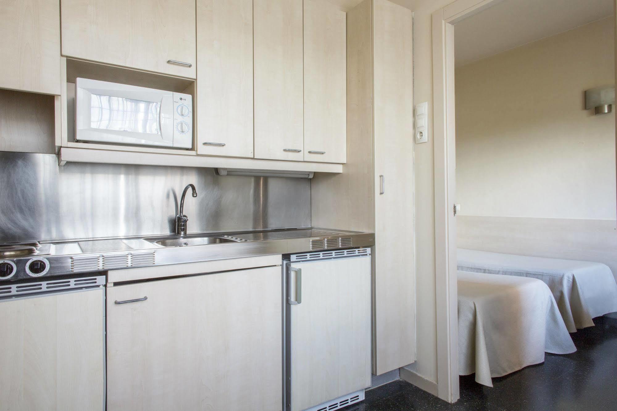 Residencia Universitaria Resa Giner De Los Rios Alcalá de Henares Esterno foto