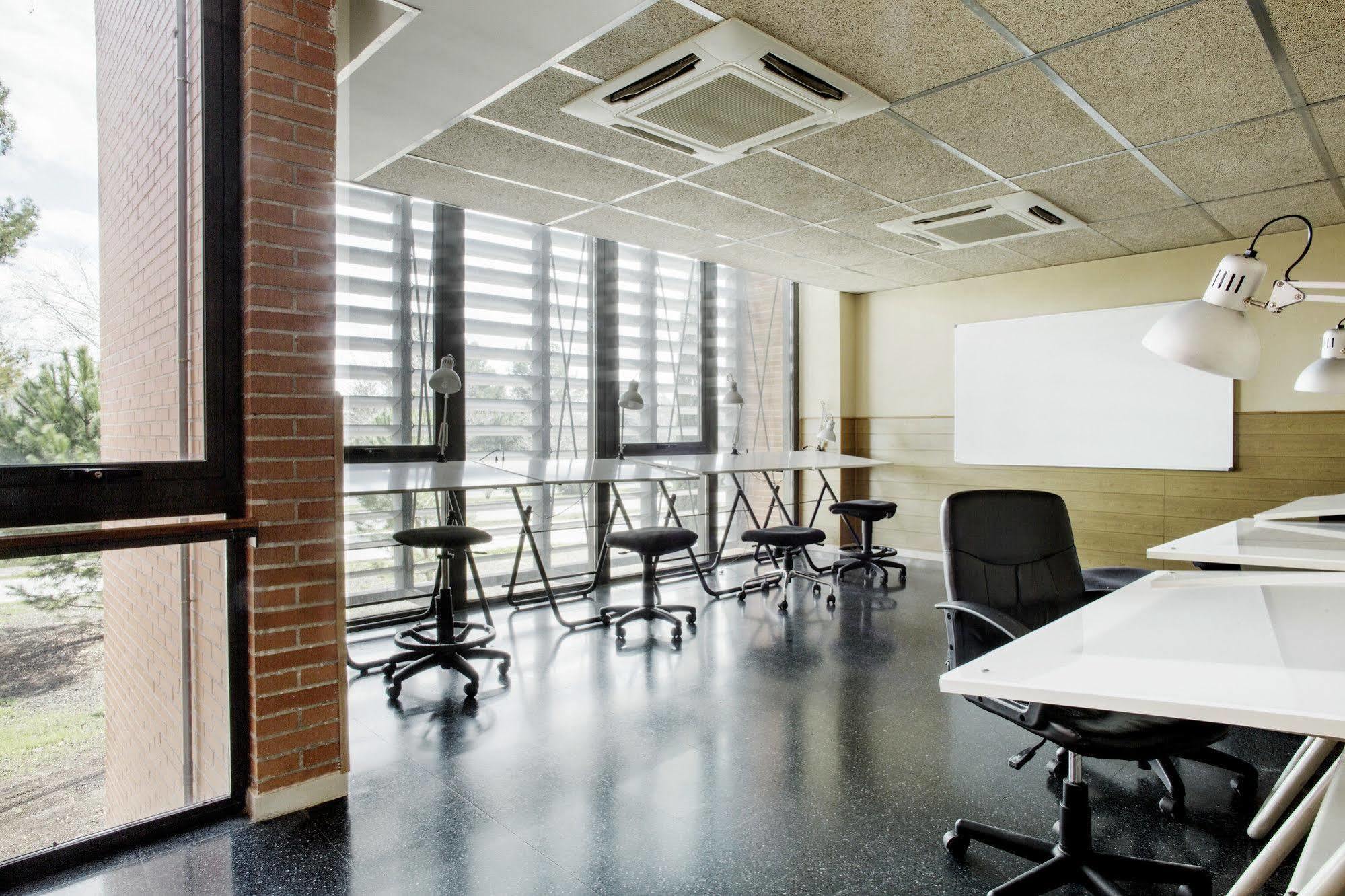 Residencia Universitaria Resa Giner De Los Rios Alcalá de Henares Esterno foto